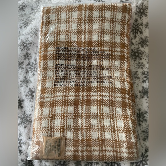 BNWT, in package, Unisex Timberland Tan & Cream Plaid Scarf OS - Picture 4 of 4